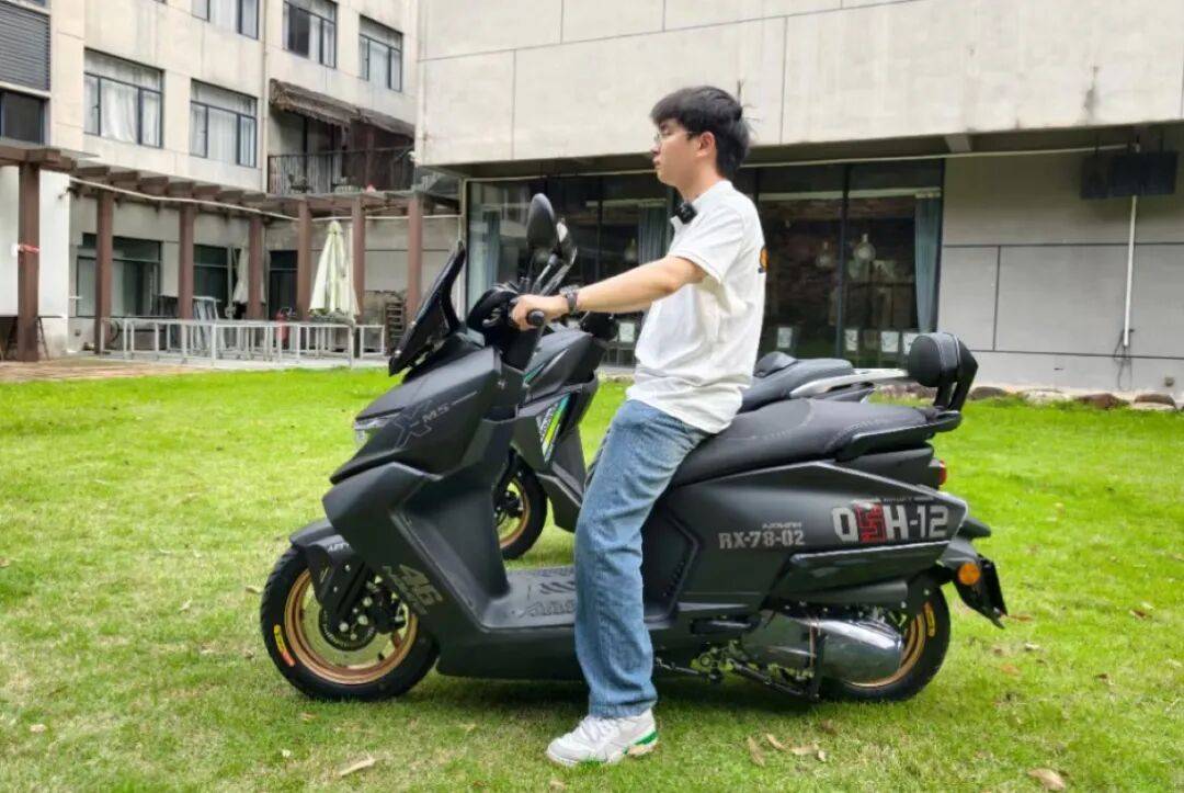 115kg整备质量与730mm座高